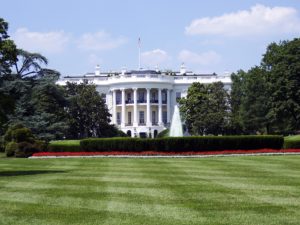 Photo of the White House from the lawn