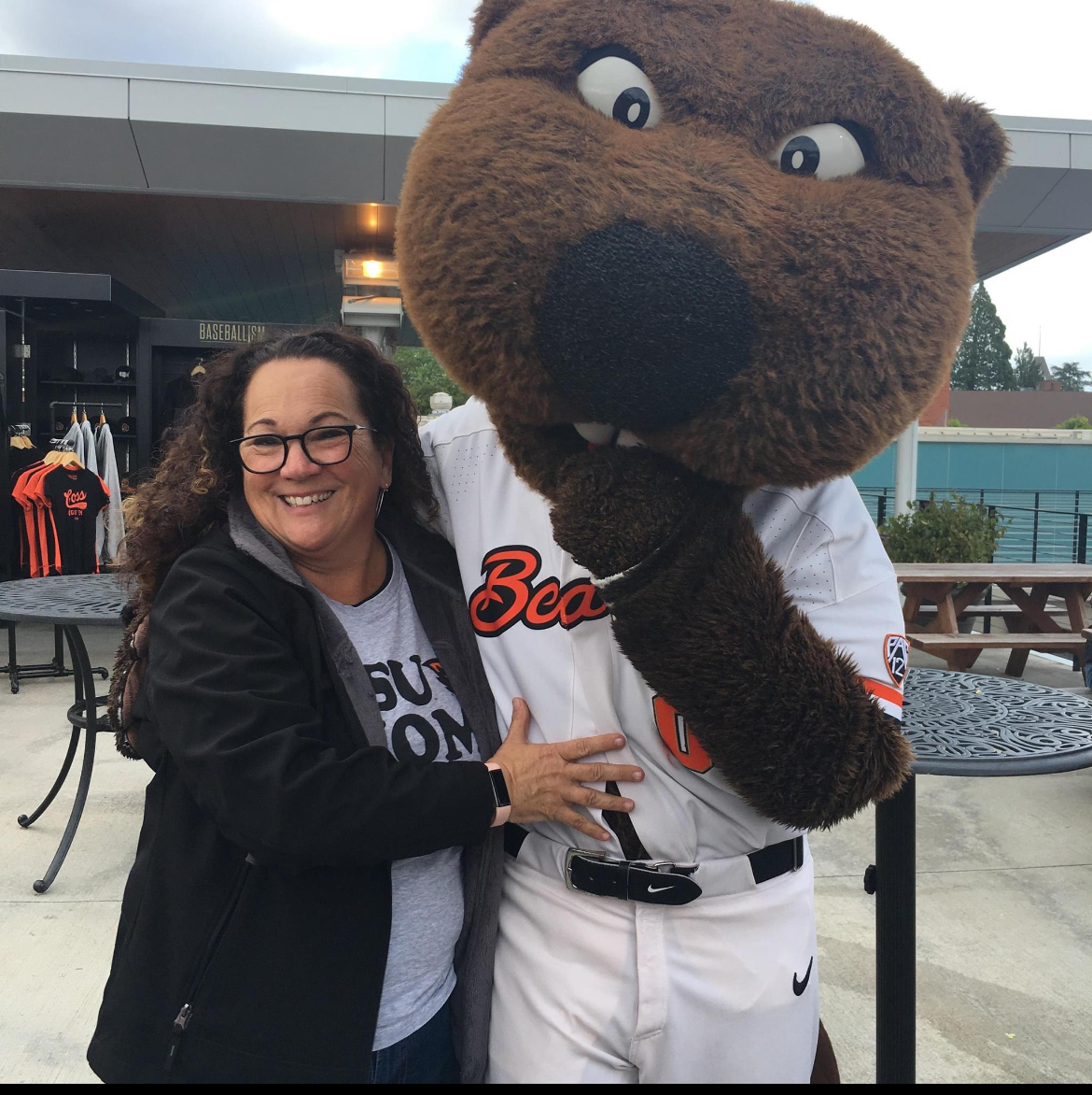 A photo of Kristen and a beaver mascot.