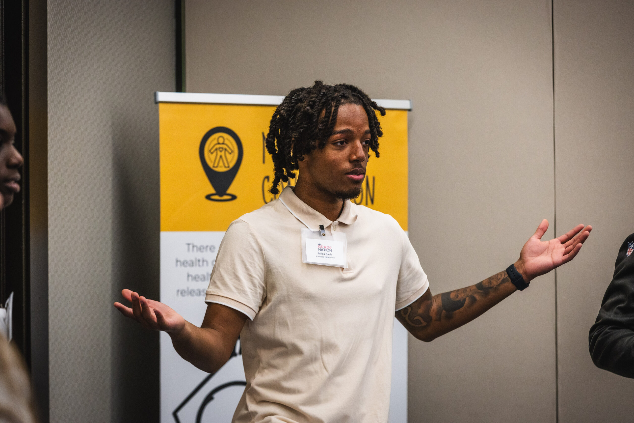 A photo of an adult presenting.